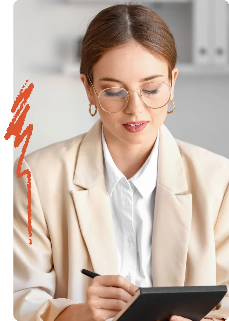 femme qui prend des notes
